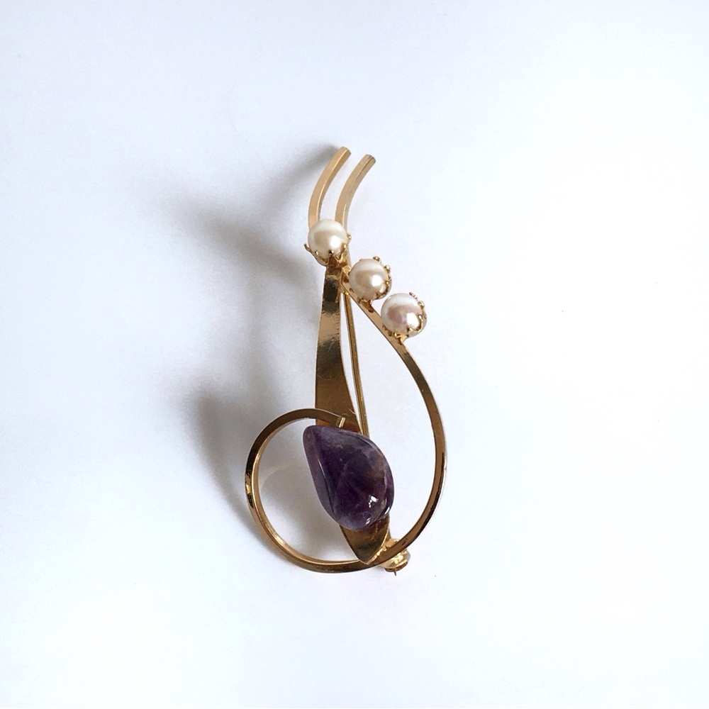 Vintage Gold Tone Brooch With A Tumbled Amethyst Stone & 3 Freshwater Pearls